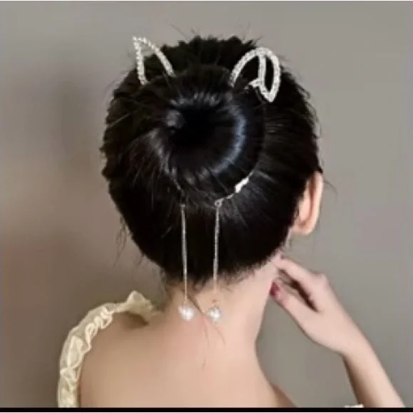 Bunny 🐰 hair accessorie - Picture 1 of 4